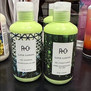 R+Co Super Garden shampoo and conditioner
Set of 2